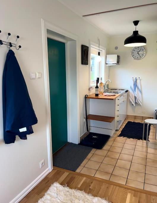Small Seaside Cottage Saltsjobaden Exterior photo